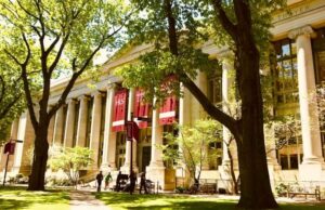 Harvard boosts BlackRock Bitcoin ETF holdings to $442.8 million, expanding exposure by 257%