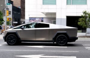 Tesla loses major executives, including Cybertruck chief