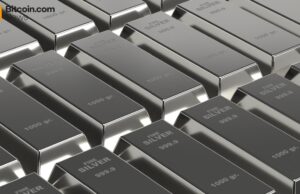 Retail Shifts to Silver: Purchase Lines Observed in Singapore