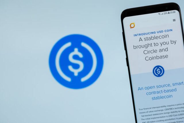 Coinbase Says Stablecoin Interest Ban Gives China the Advantage
