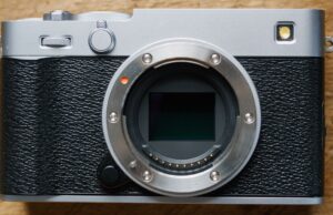 Fujifilm X-E5 Mirrorless Camera Review: Compact Color Science in a Retro Package