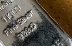 Robert Kiyosaki Warns Silver Crash Coming as Market Shows Clear Signs of Peaking