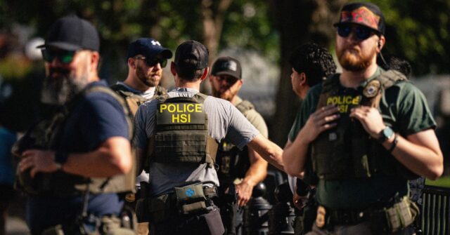 Inside the Homeland Security Forum Where ICE Agents Talk Shit About Other Agents