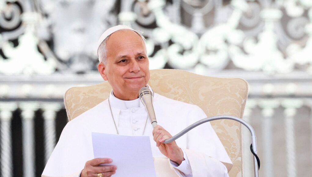 The-Pope-Gets-Tolkien-Culture-2277270022.jpg